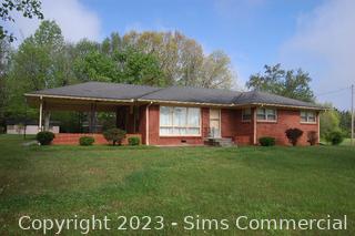 1288 +/- SF House to Move or Dismantle at 3447 Memorial Blvd Murfreesboro, TN 37129-3640