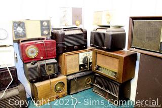 ABSOLUTE ONLINE AUCTION: <br/>Vintage Radios and Other Items from a Murfreesboro Collector
